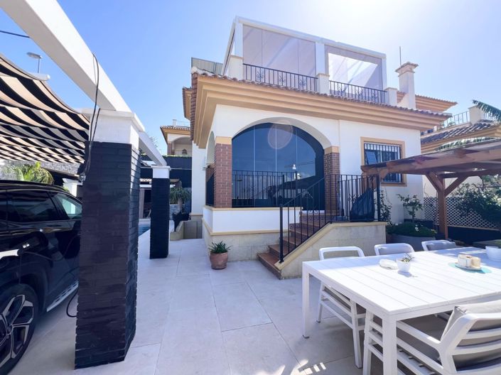Image No.2-4 Bed Villa for sale