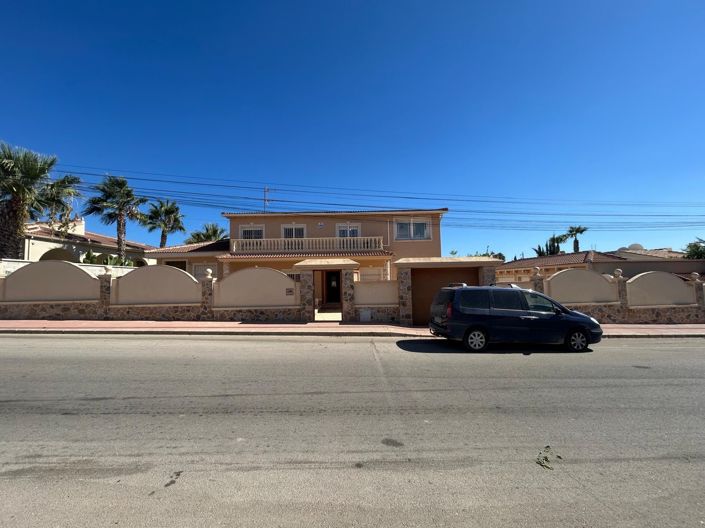 Image No.3-6 Bed Villa for sale