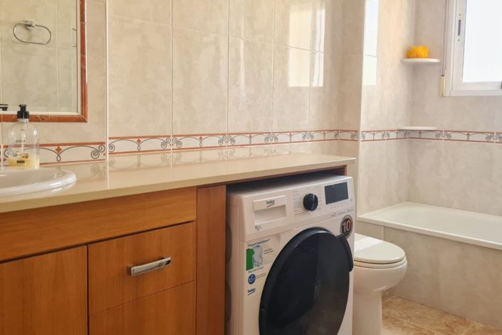 Image No.15-3 Bed House for sale