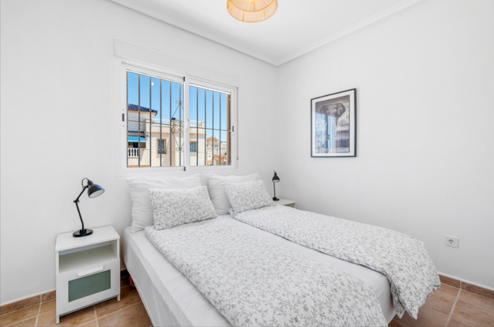 Image No.10-3 Bed House for sale
