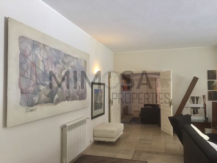Image No.24-5 Bed House for sale
