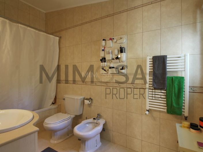 Image No.40-5 Bed House for sale