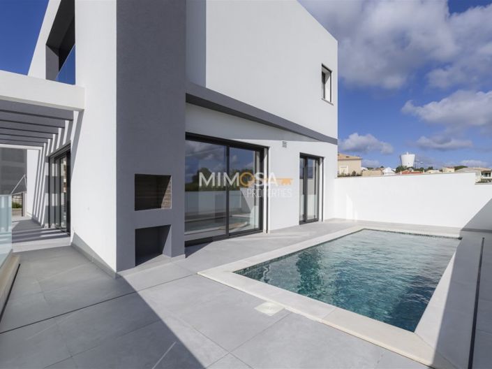 Image No.10-4 Bed House for sale