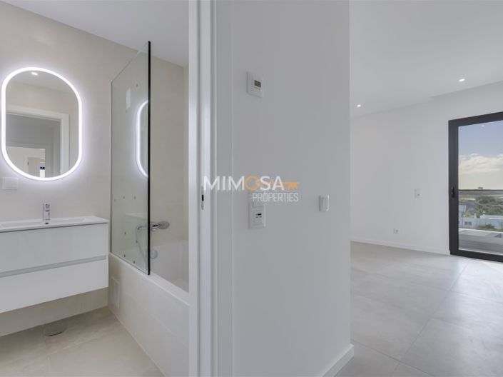 Image No.23-4 Bed House for sale