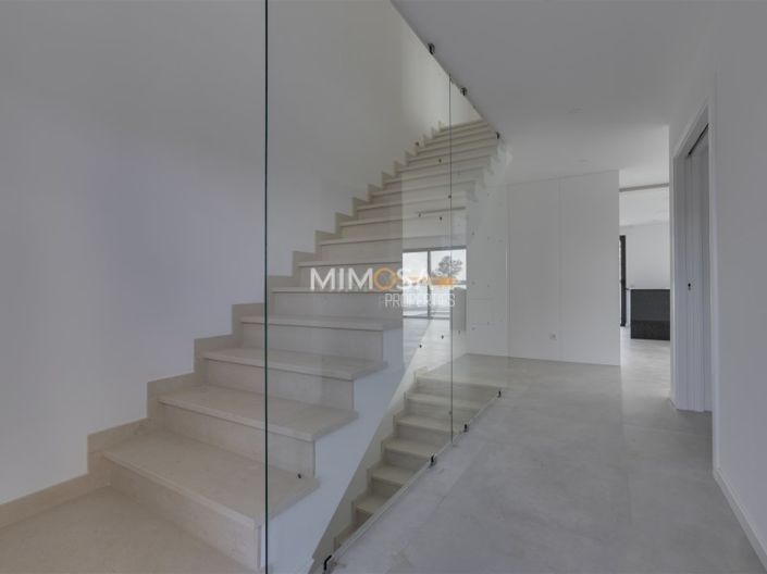 Image No.26-4 Bed House for sale