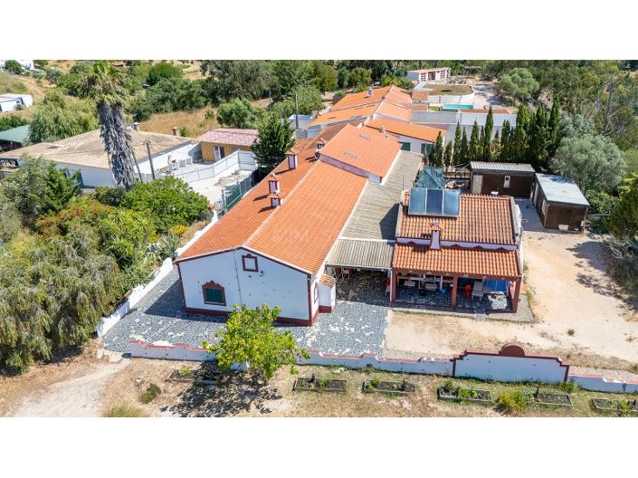 Image No.4-7 Bed Farmhouse for sale