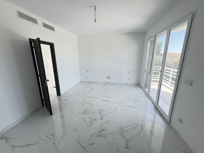 Image No.12-4 Bed Villa for sale