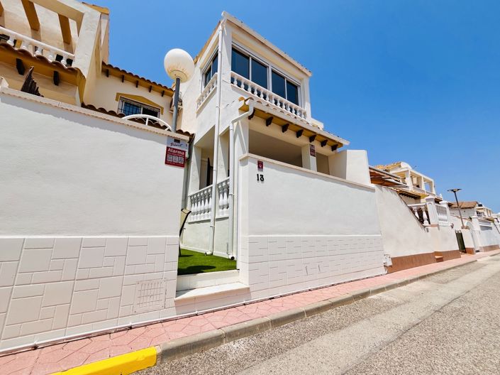 Image No.31-3 Bed Townhouse for sale