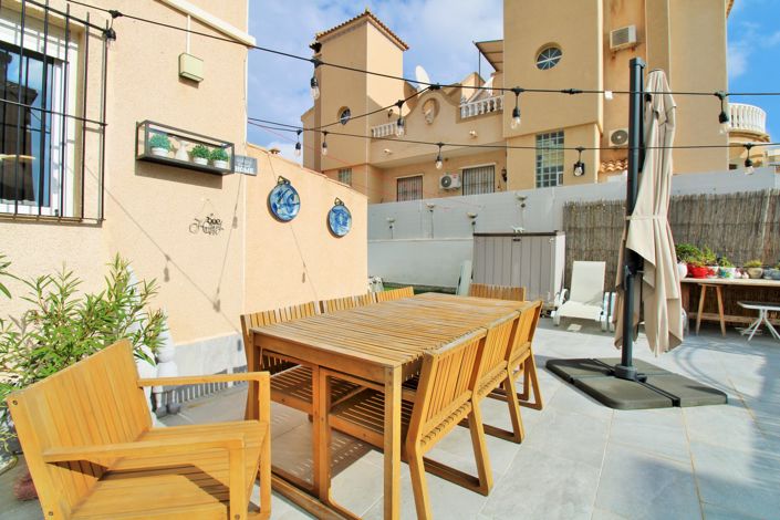 Image No.27-2 Bed Townhouse for sale