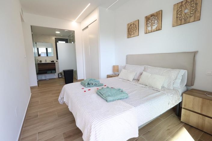Image No.11-2 Bed Apartment for sale