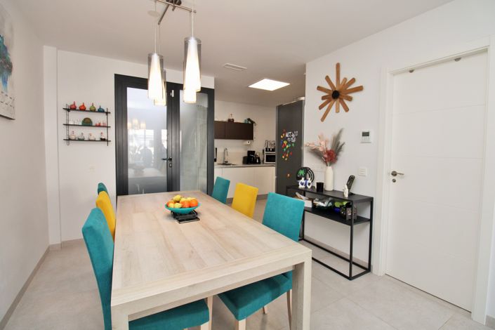 Image No.6-2 Bed Townhouse for sale