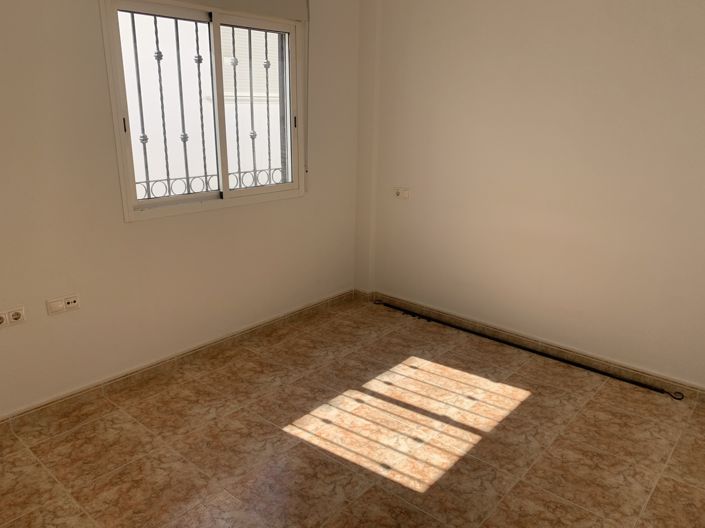 Image No.13-2 Bed Townhouse for sale