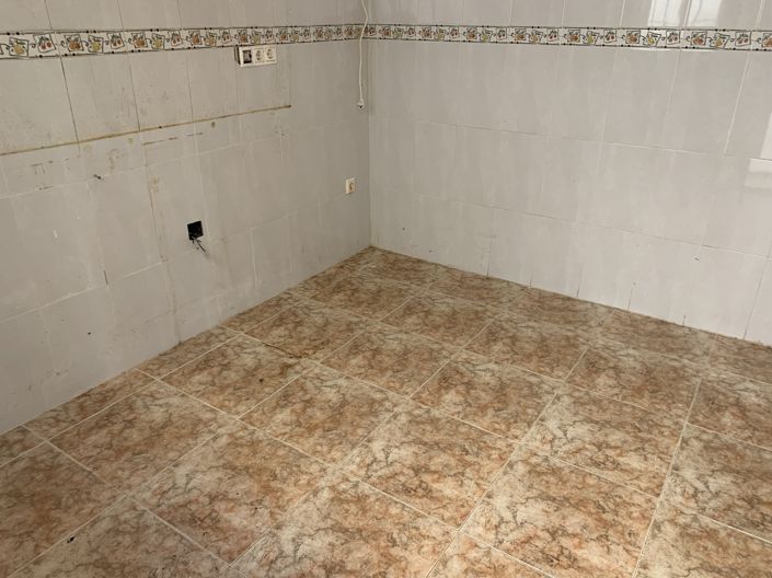 Image No.9-2 Bed Townhouse for sale