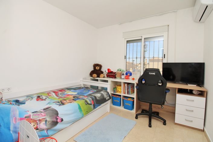Image No.20-3 Bed Townhouse for sale