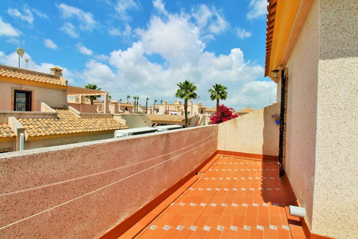 Image No.20-3 Bed Townhouse for sale