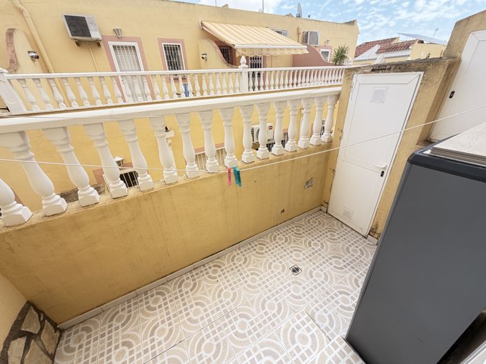 Image No.12-2 Bed Townhouse for sale