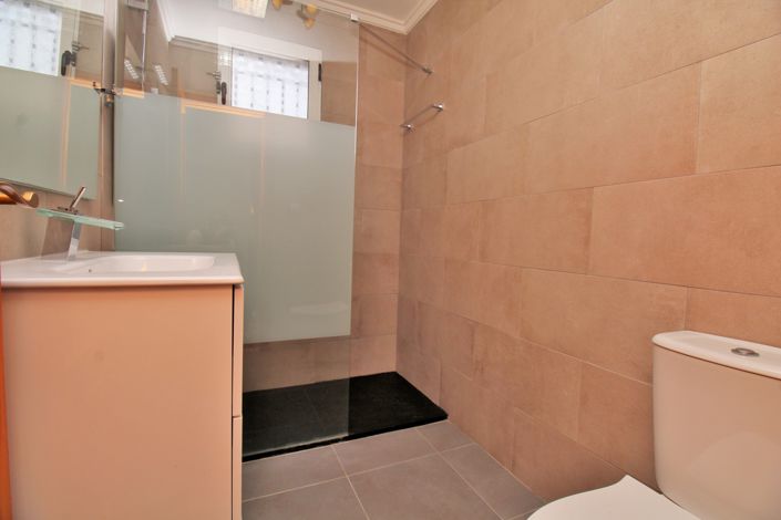 Image No.20-3 Bed Townhouse for sale