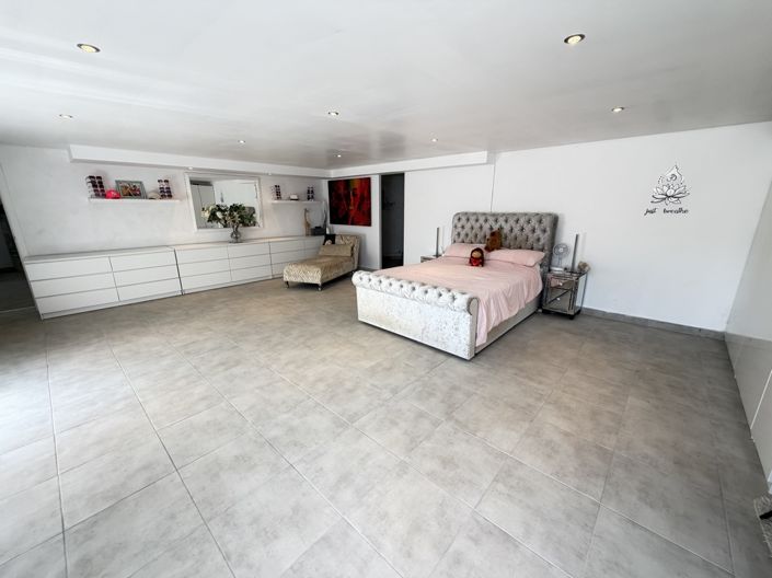 Image No.20-3 Bed Villa for sale