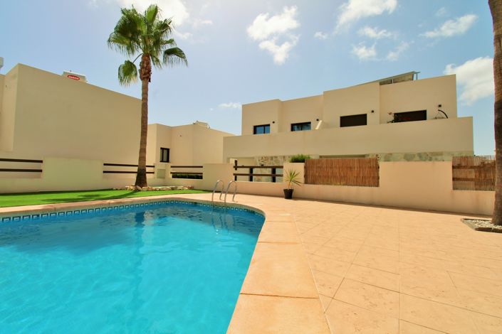 Image No.26-3 Bed Villa for sale