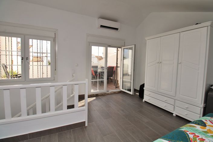 Image No.25-3 Bed Townhouse for sale
