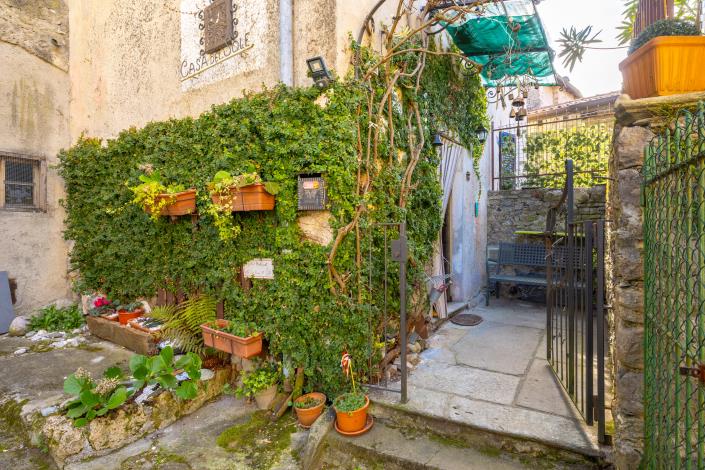 Image No.2-3 Bed House for sale