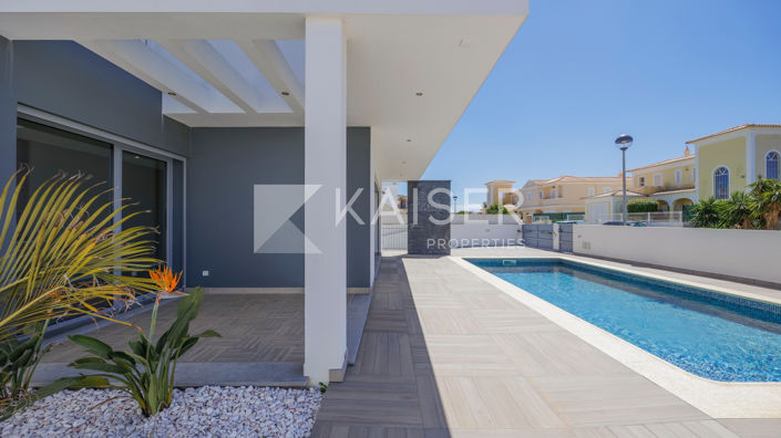 Image No.4-4 Bed Villa for sale