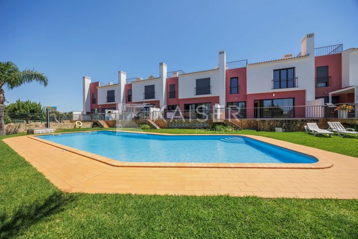 3 Bedroom renovated townhouse (2+1), in a private condominium, with communal pool, spacious garage a