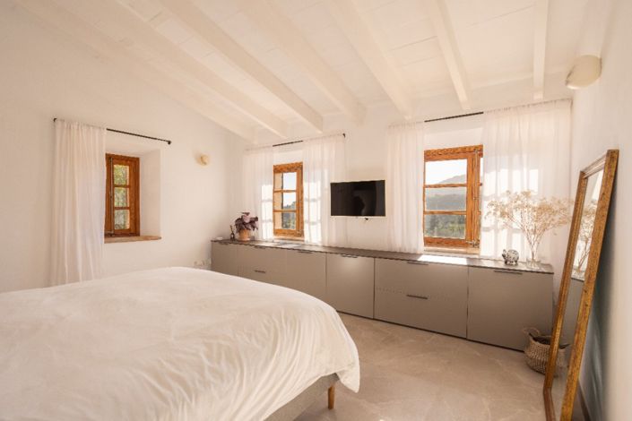 Image No.13-5 Bed Property for sale
