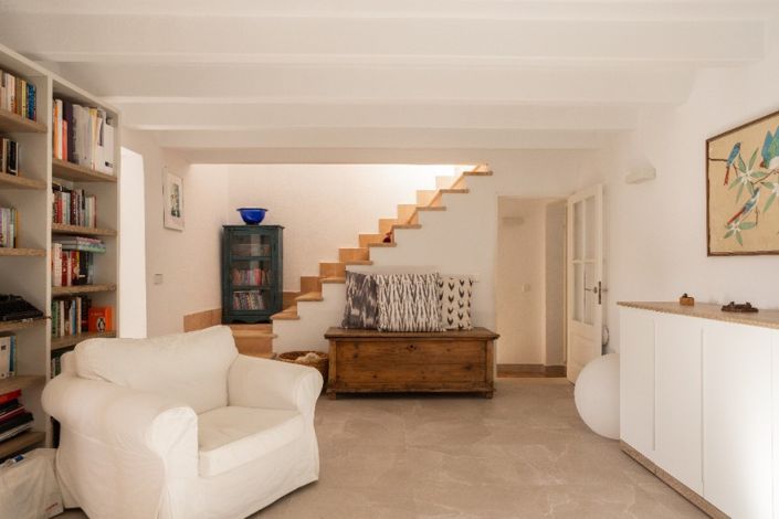 Image No.15-5 Bed Property for sale