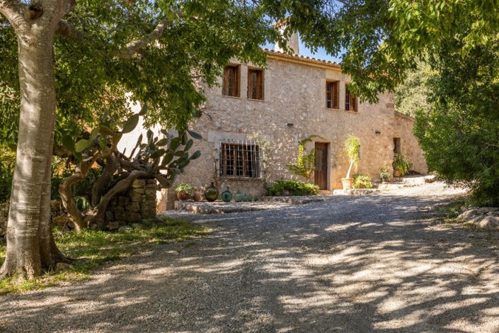 Image No.2-5 Bed Property for sale