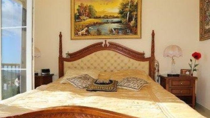 Image No.9-2 Bed Townhouse for sale