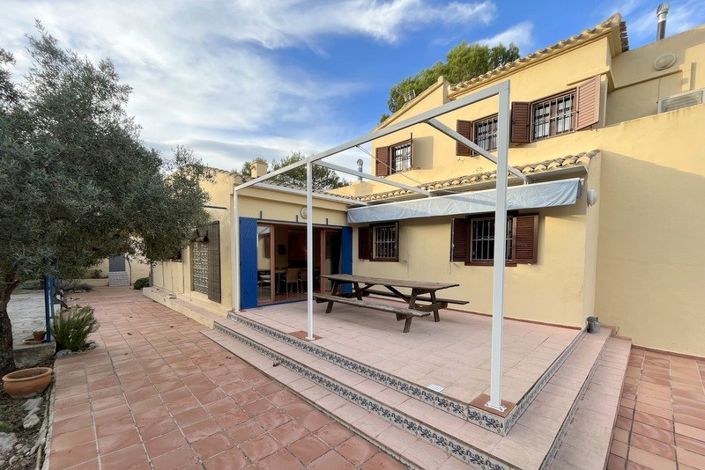 Image No.2-4 Bed Villa for sale