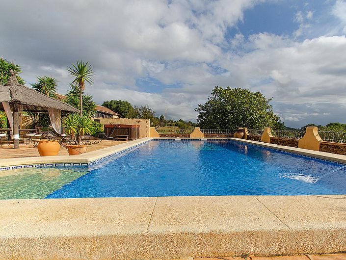 Image No.10-7 Bed Villa for sale