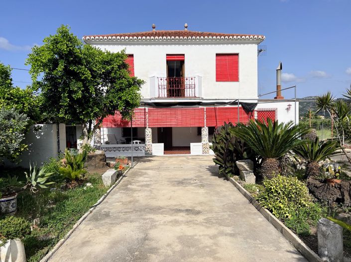 Image No.2-4 Bed Villa for sale