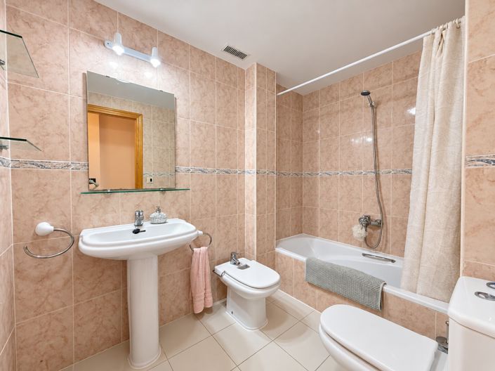 Image No.9-1 Bed Property for sale