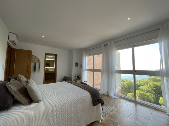Image No.17-6 Bed Property for sale