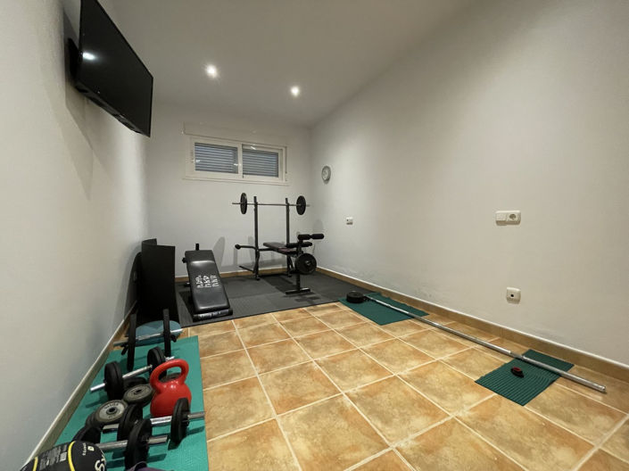 Image No.21-6 Bed Property for sale