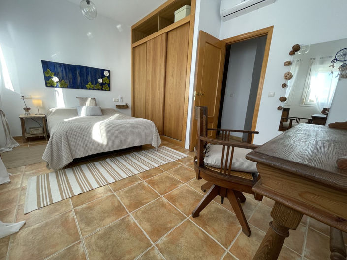 Image No.30-6 Bed Property for sale