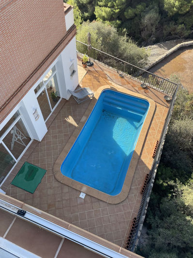 Image No.31-6 Bed Property for sale