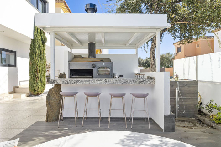 Image No.8-4 Bed House for sale