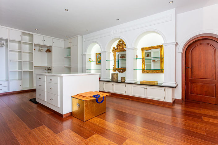 Image No.41-8 Bed House for sale