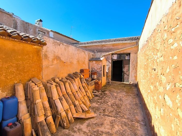 Image No.14-4 Bed Country House for sale