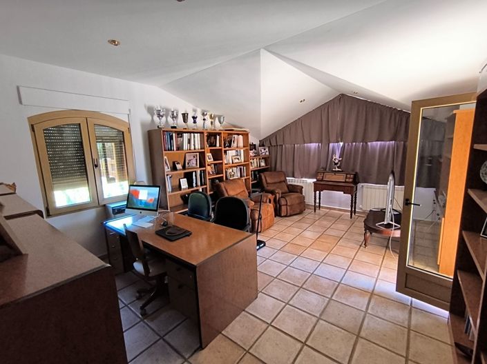 Image No.10-6 Bed Villa for sale
