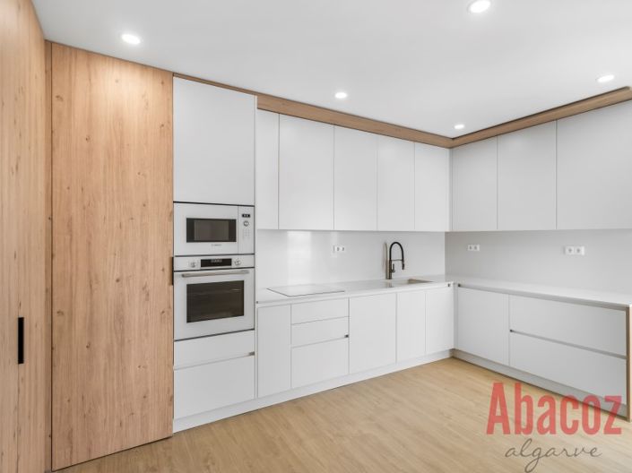 Image No.24-3 Bed Apartment for sale