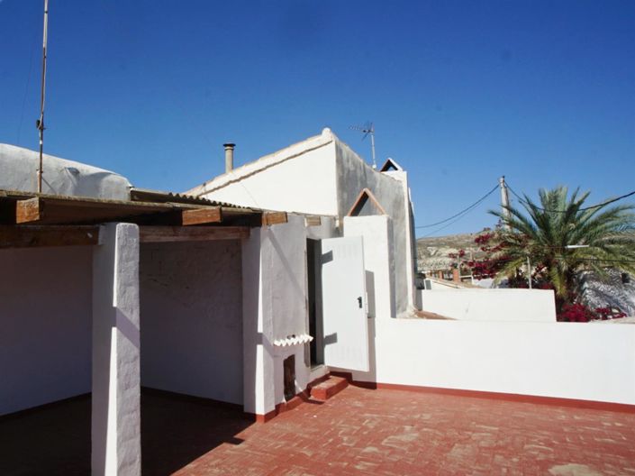 Image No.12-7 Bed Property for sale