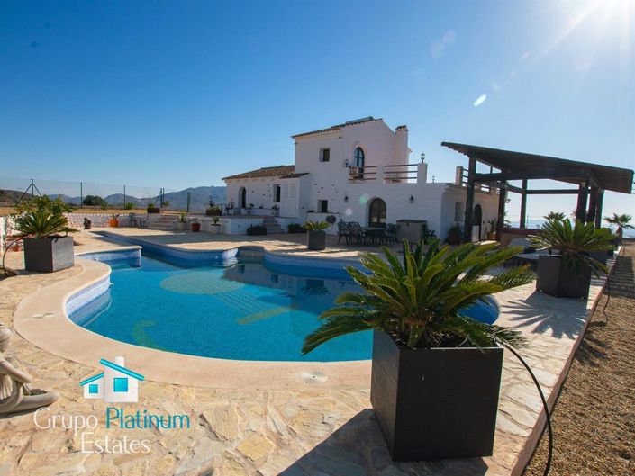 Image No.6-Villa de 4 chambres à vendre à Almeria