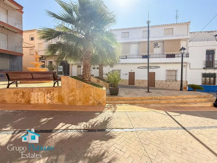 Image No.17-4 Bed Property for sale