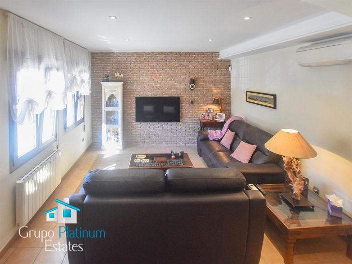 Image No.10-3 Bed Property for sale