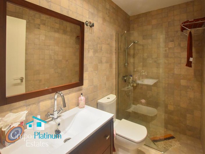 Image No.13-3 Bed Property for sale