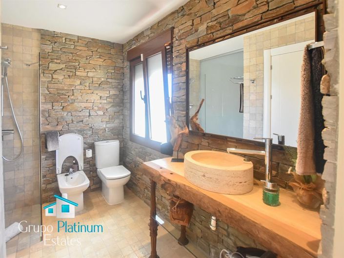 Image No.23-3 Bed Property for sale